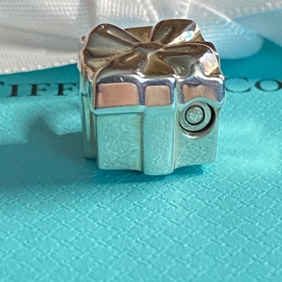 Tiffany & Co Gift Box Lock charm excellent 925 silver box bracelet necklace - Picture 4 of 10